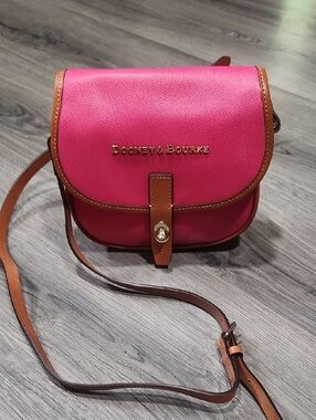 LIKE NEW  Dooney & Bourke Hot Pink Field Crossbody Bag